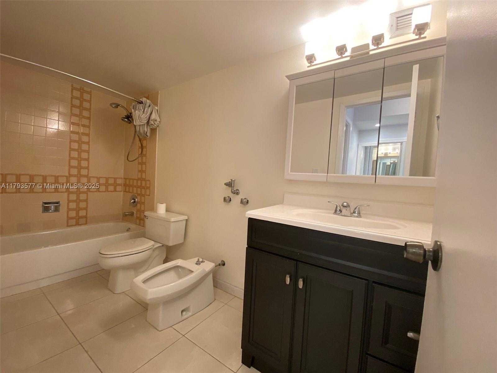 Small Image of 2500 PARKVIEW DR #519, Hallandale Beach Number 10