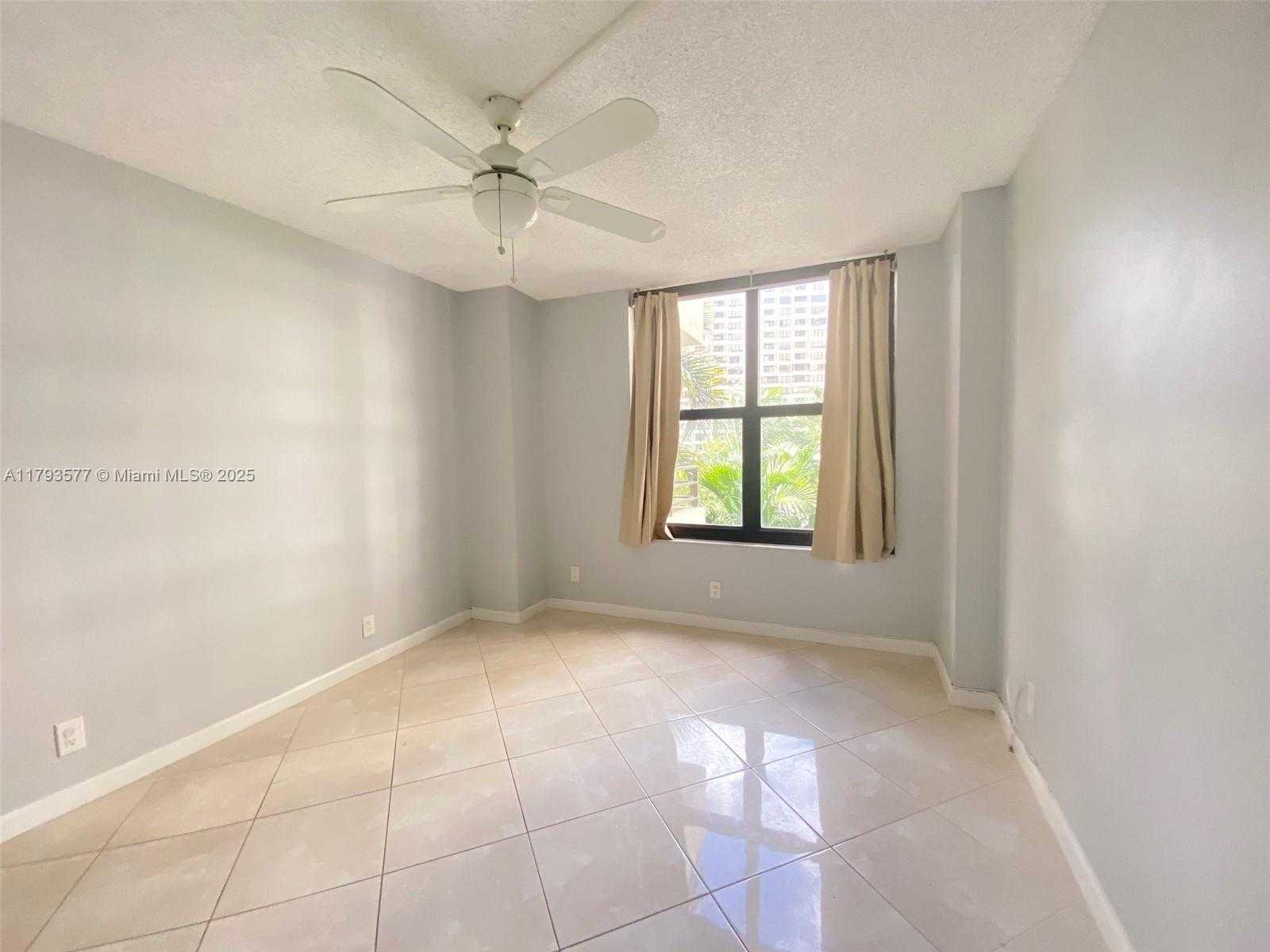 Small Image of 2500 PARKVIEW DR #519, Hallandale Beach Number 14