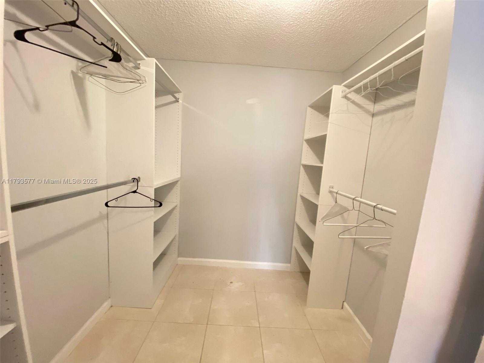 Small Image of 2500 PARKVIEW DR #519, Hallandale Beach Number 15