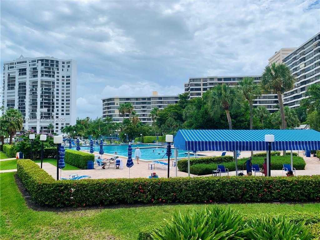 Small Image of 2500 PARKVIEW DR #519, Hallandale Beach Number 19