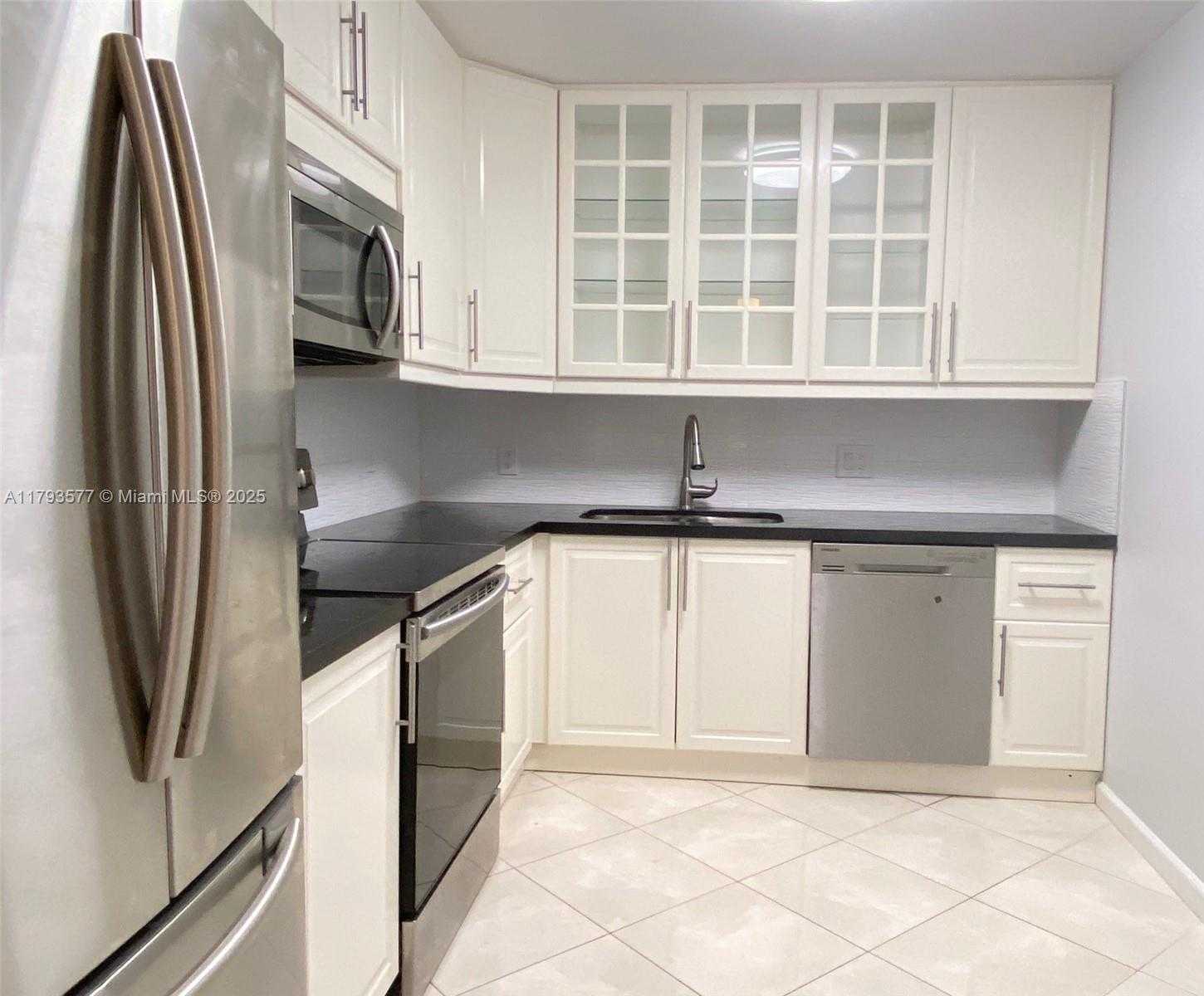 Small Image of 2500 PARKVIEW DR #519, Hallandale Beach Number 2