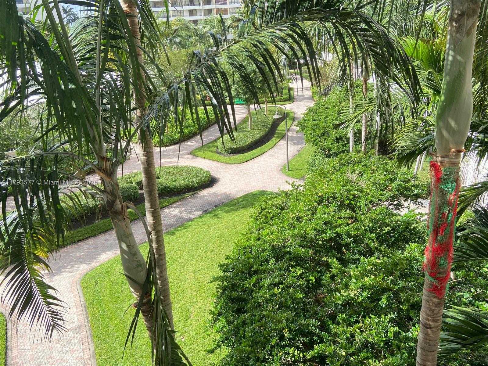 Small Image of 2500 PARKVIEW DR #519, Hallandale Beach Number 4