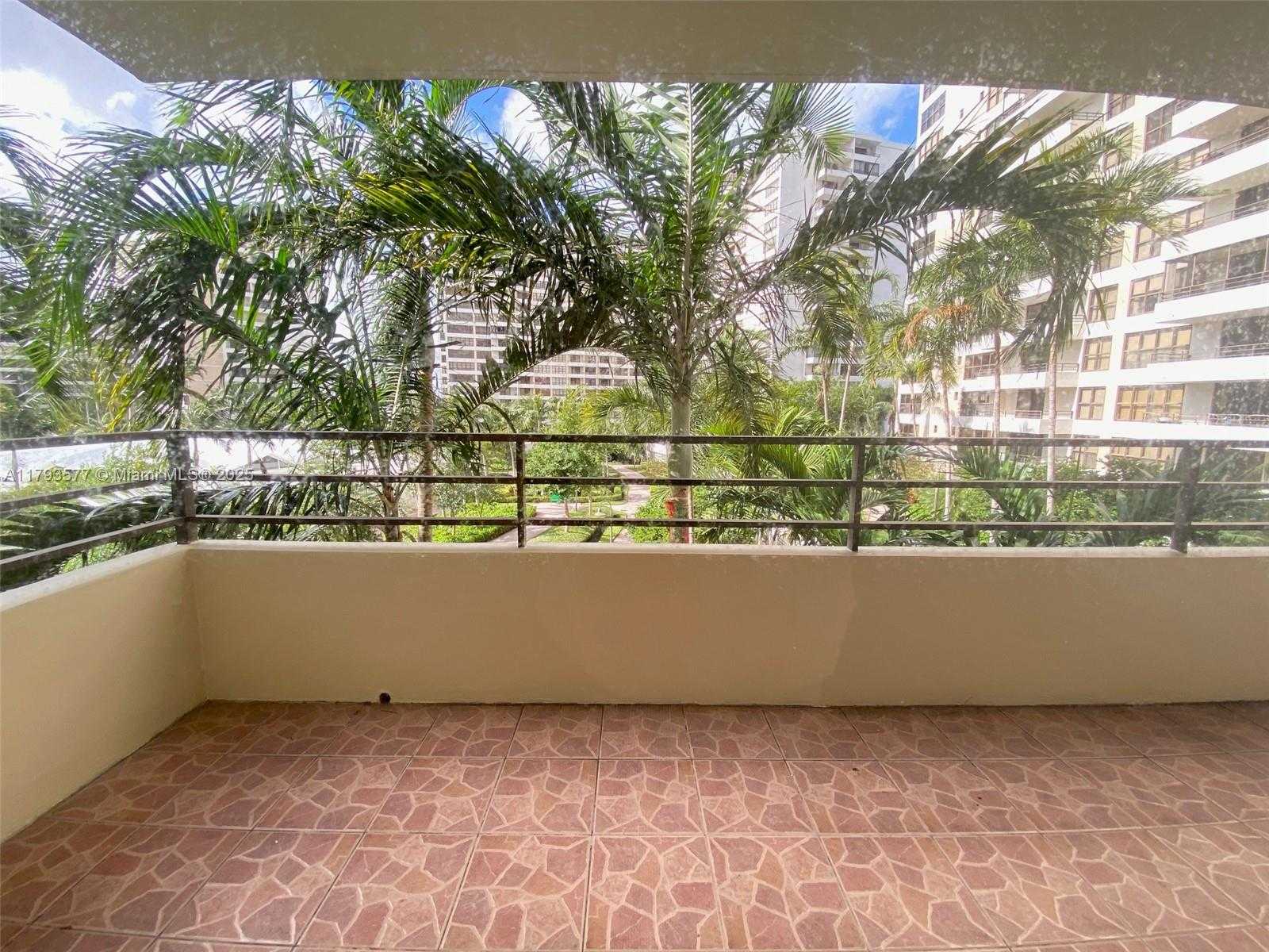 Small Image of 2500 PARKVIEW DR #519, Hallandale Beach Number 8