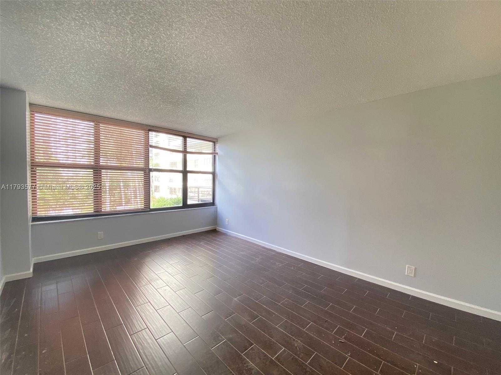 Small Image of 2500 PARKVIEW DR #519, Hallandale Beach Number 9
