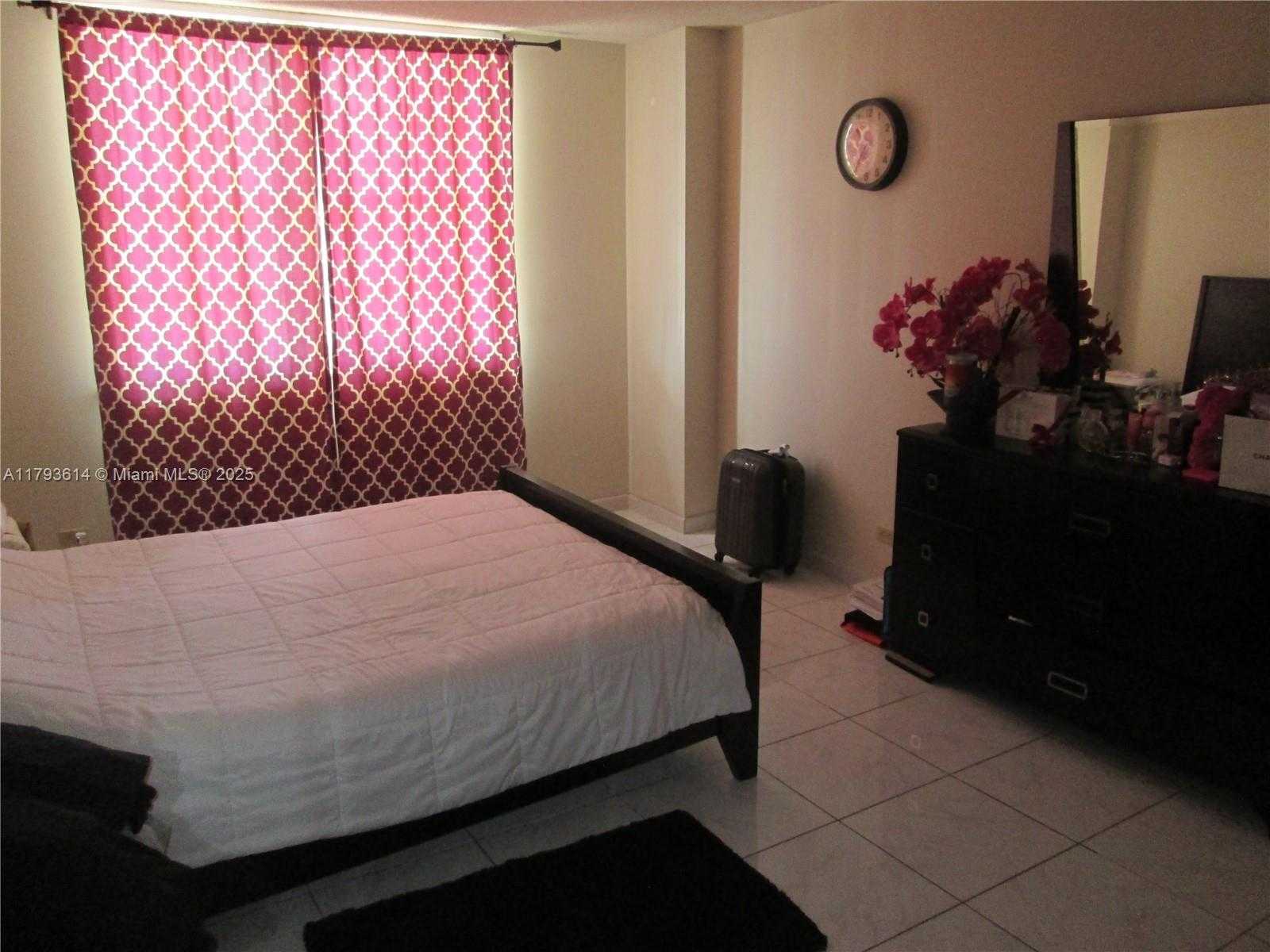 Small Image of 251 174th St, Sunny Isles Beach, FL 33160, USA Number 10