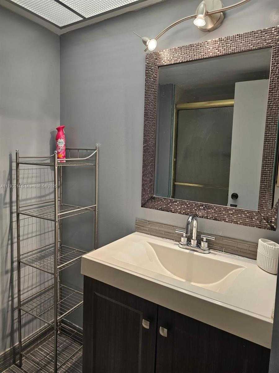 Small Image of 251 174th St, Sunny Isles Beach, FL 33160, USA Number 12