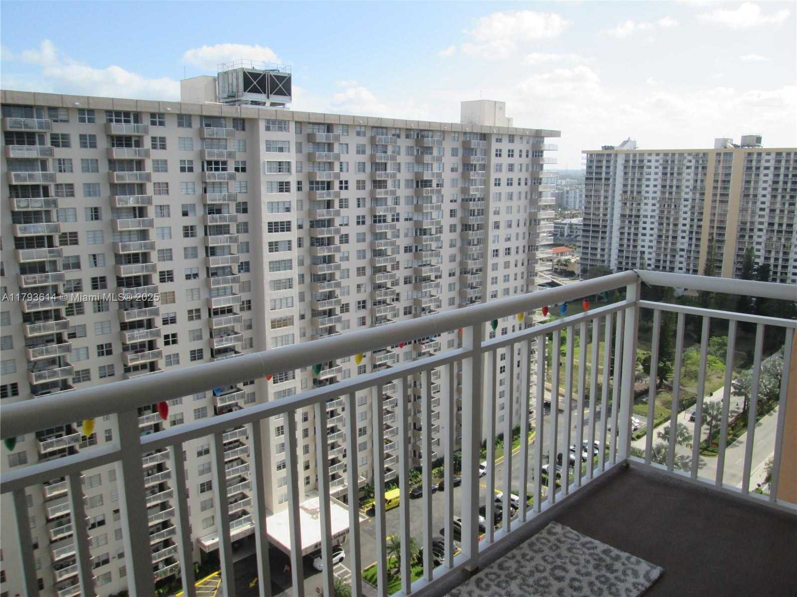 Small Image of 251 174th St, Sunny Isles Beach, FL 33160, USA Number 2