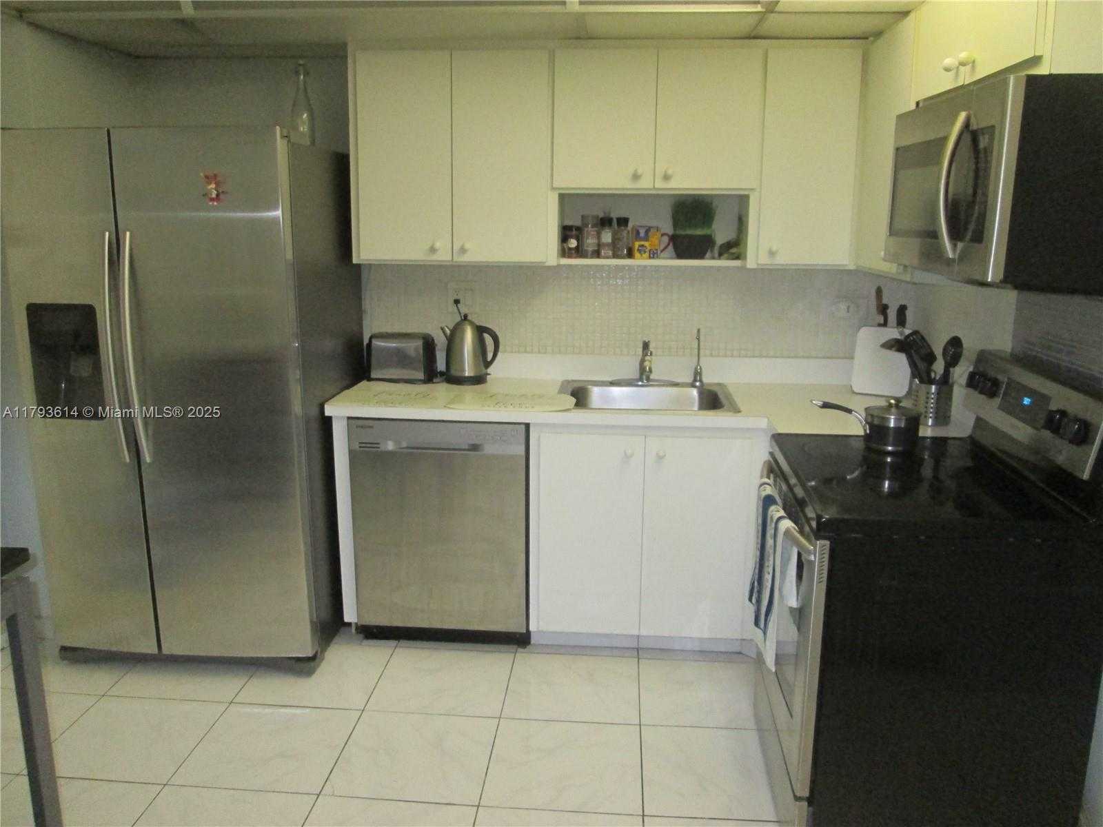 Small Image of 251 174th St, Sunny Isles Beach, FL 33160, USA Number 3