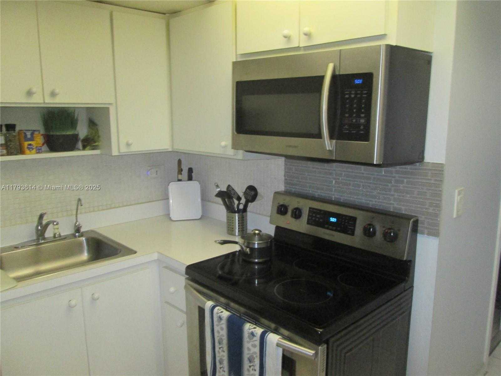Small Image of 251 174th St, Sunny Isles Beach, FL 33160, USA Number 4