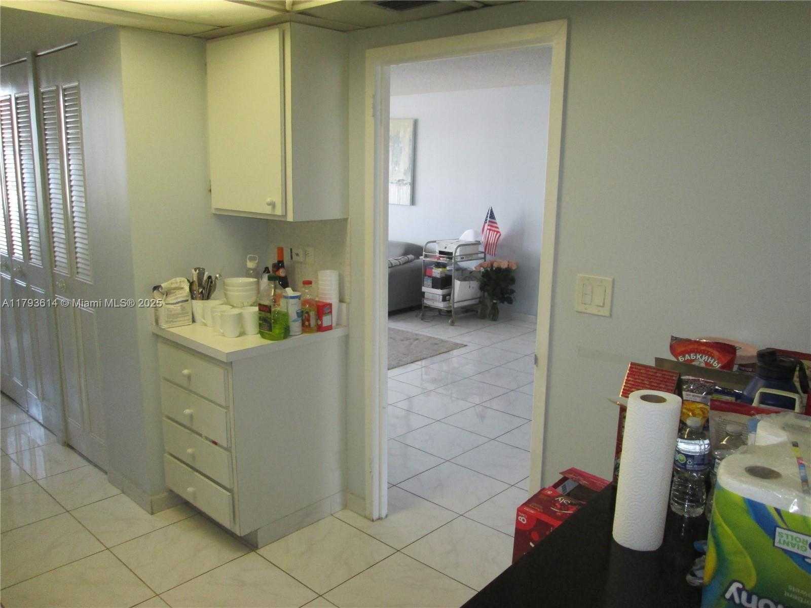 Small Image of 251 174th St, Sunny Isles Beach, FL 33160, USA Number 5