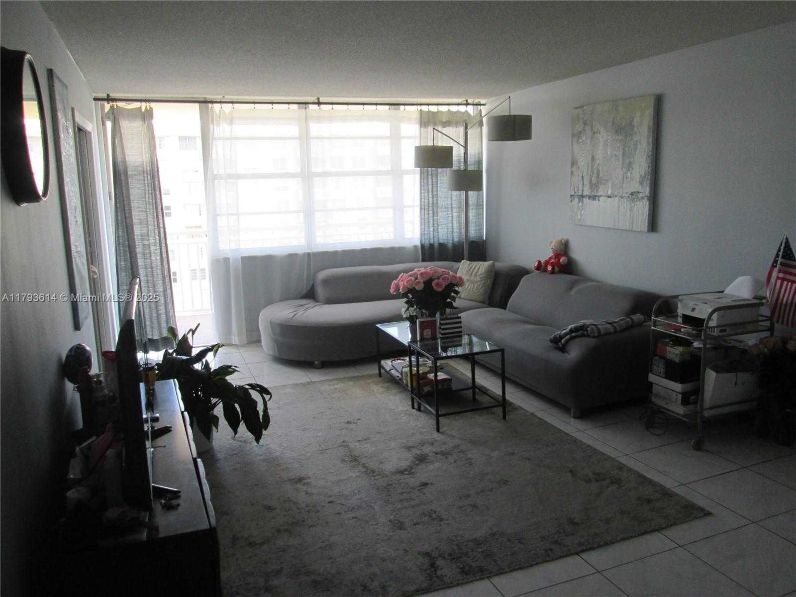 Small Image of 251 174th St, Sunny Isles Beach, FL 33160, USA Number 6