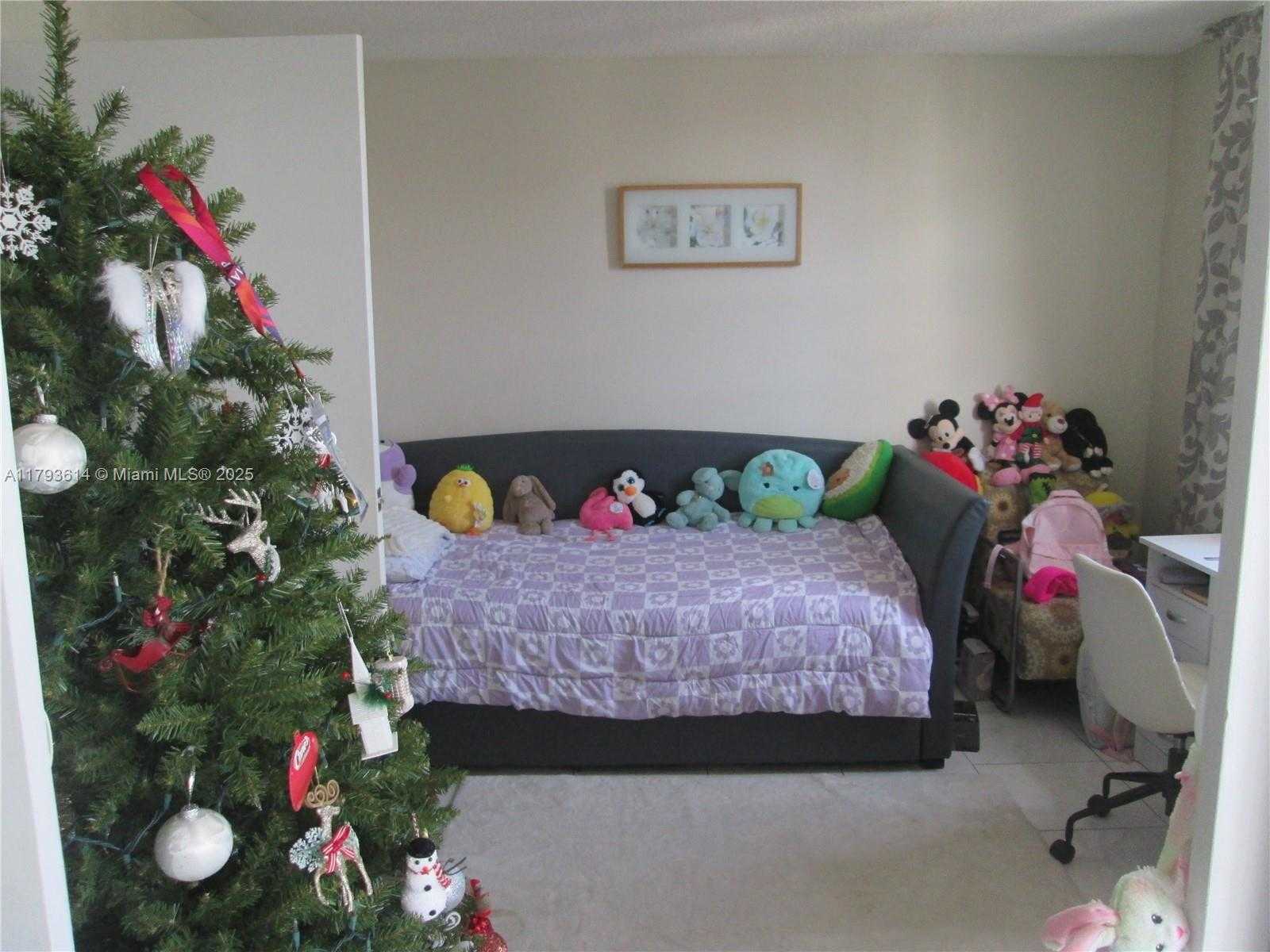 Small Image of 251 174th St, Sunny Isles Beach, FL 33160, USA Number 8