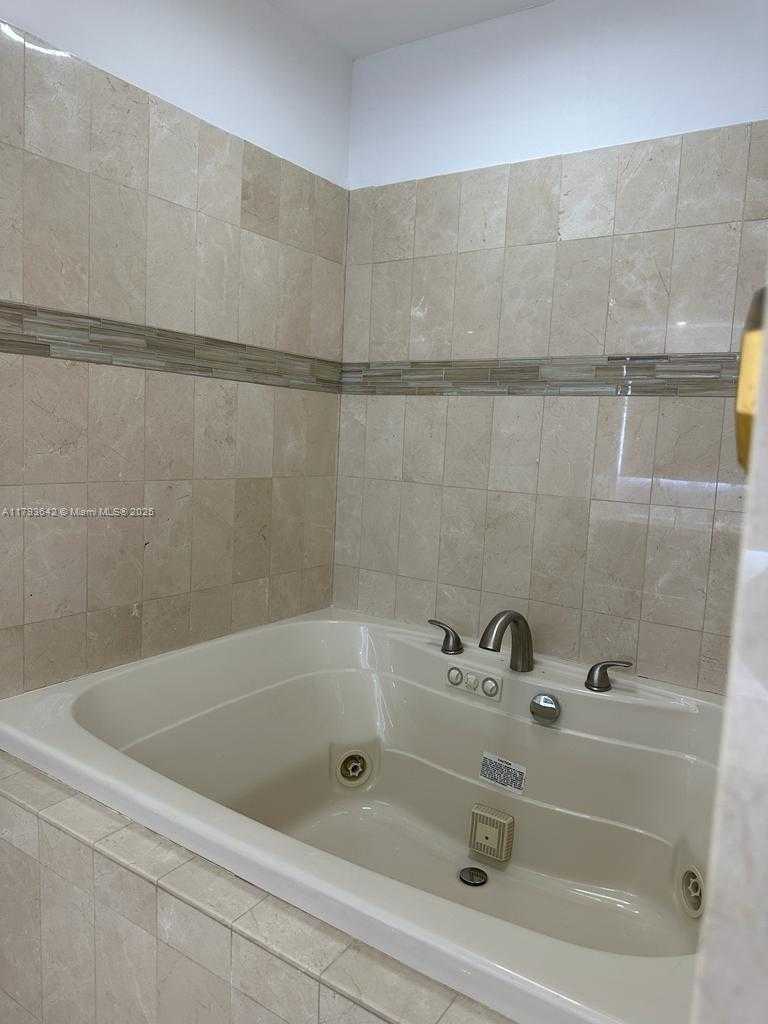 Small Image of 251 CRANDON BLVD #430, Key Biscayne Number 13