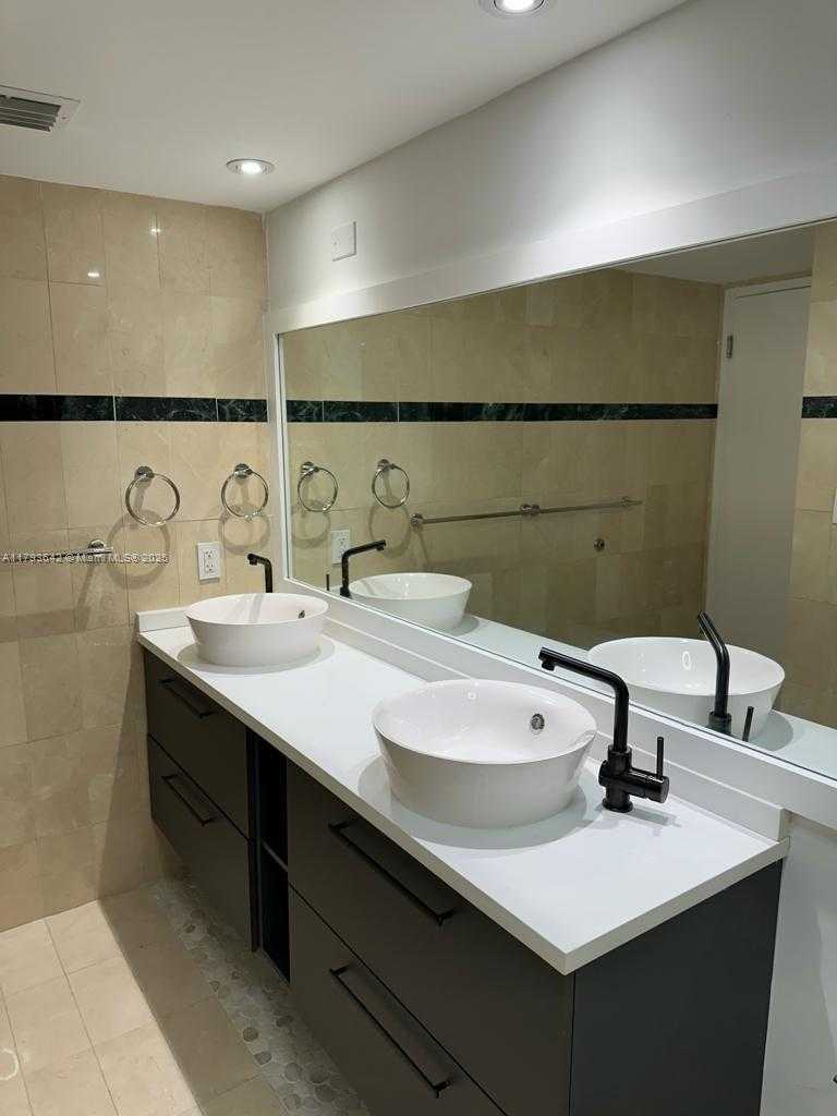 Small Image of 251 CRANDON BLVD #430, Key Biscayne Number 16