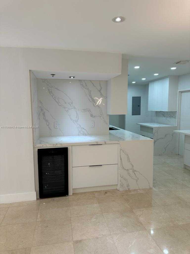 Small Image of 251 CRANDON BLVD #430, Key Biscayne Number 7