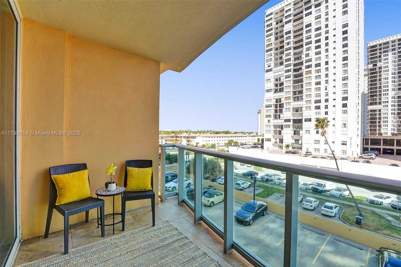 Small Image of 2501 SOUTH OCEAN DR #401 (available now), Hollywood Number 4