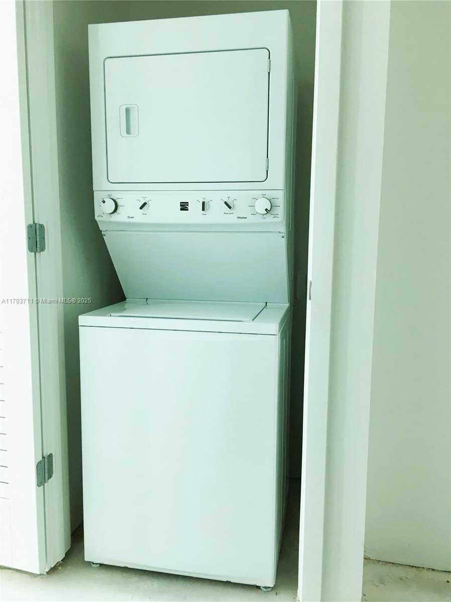 Small Image of 1080 BRICKELL AVE #1404, Miami Number 9