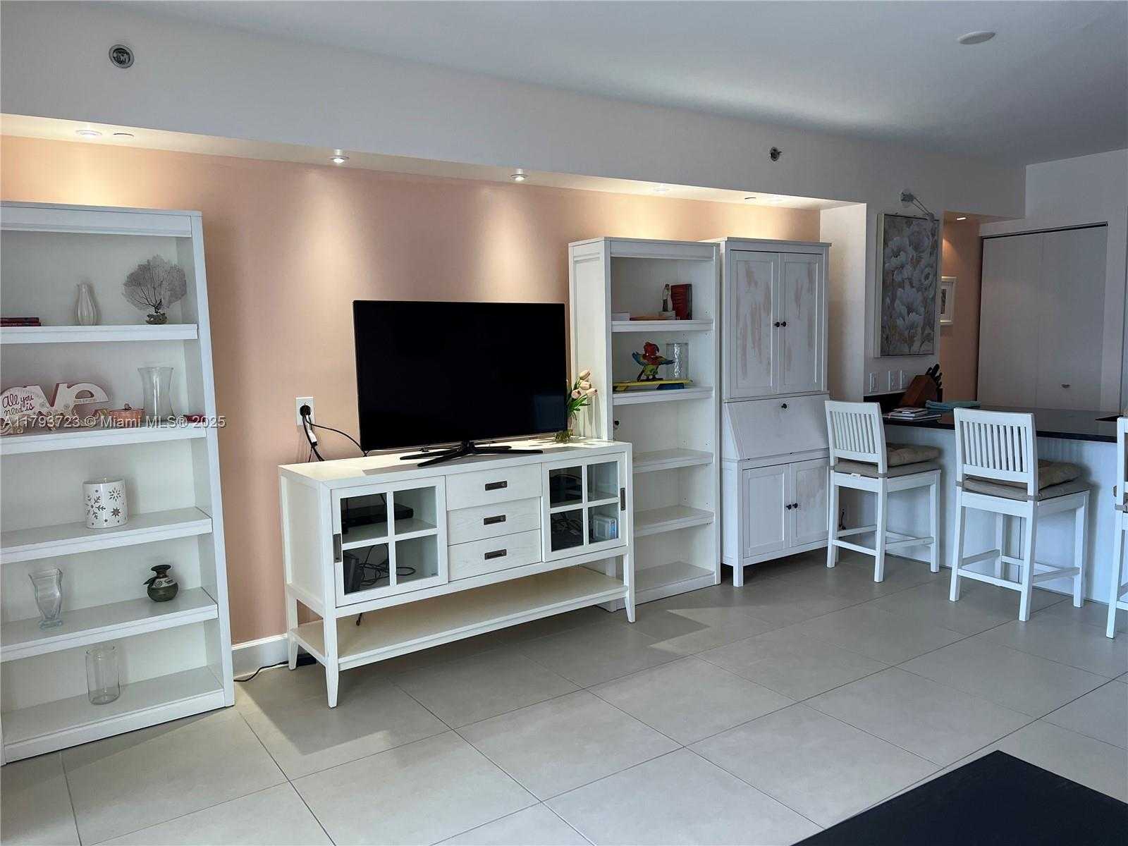 Small Image of 1830 #3312 AVAILABLE NOW, Hallandale Beach Number 4