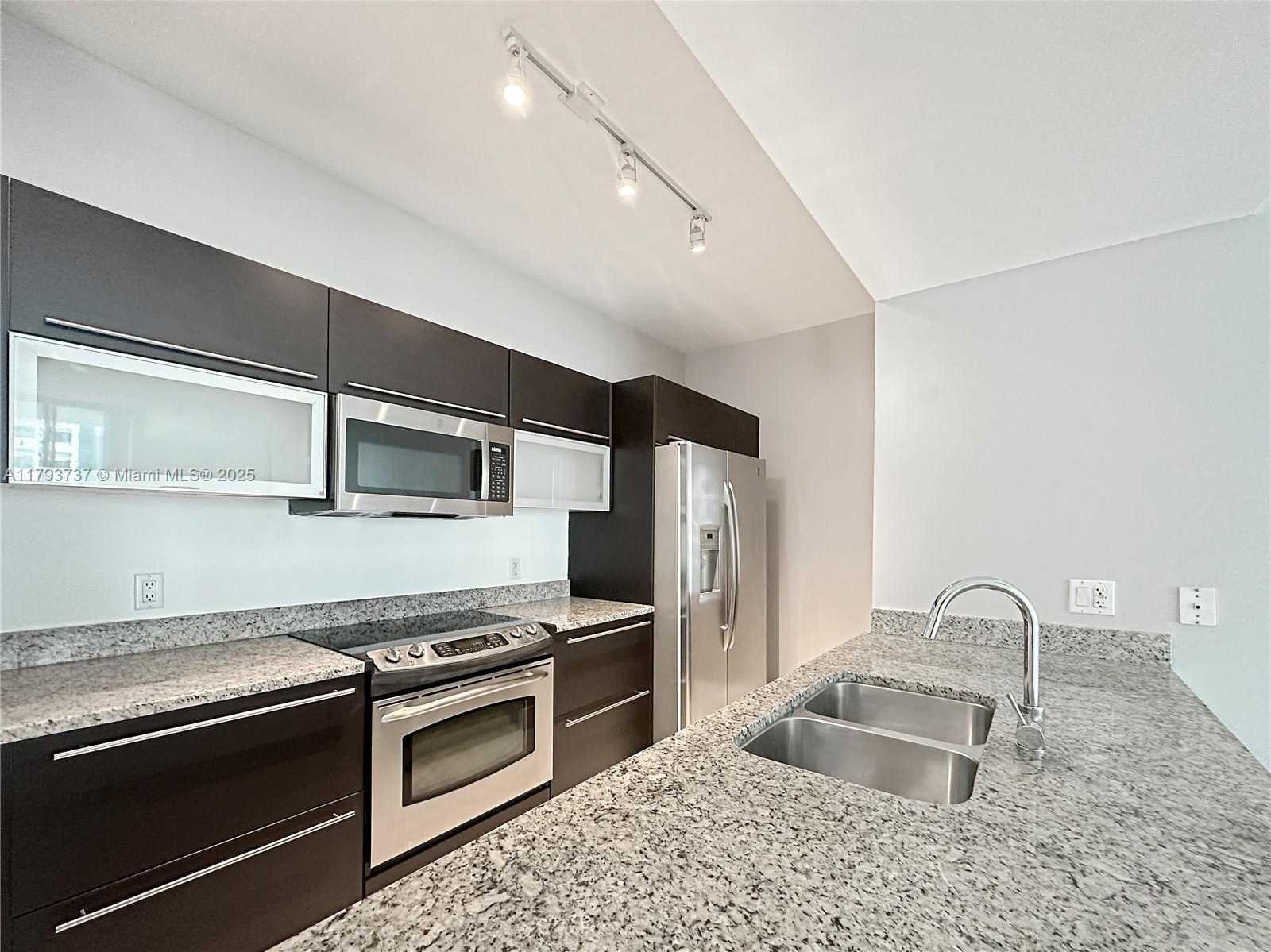 Small Image of 951 BRICKELL AVE #1401, Miami Number 11
