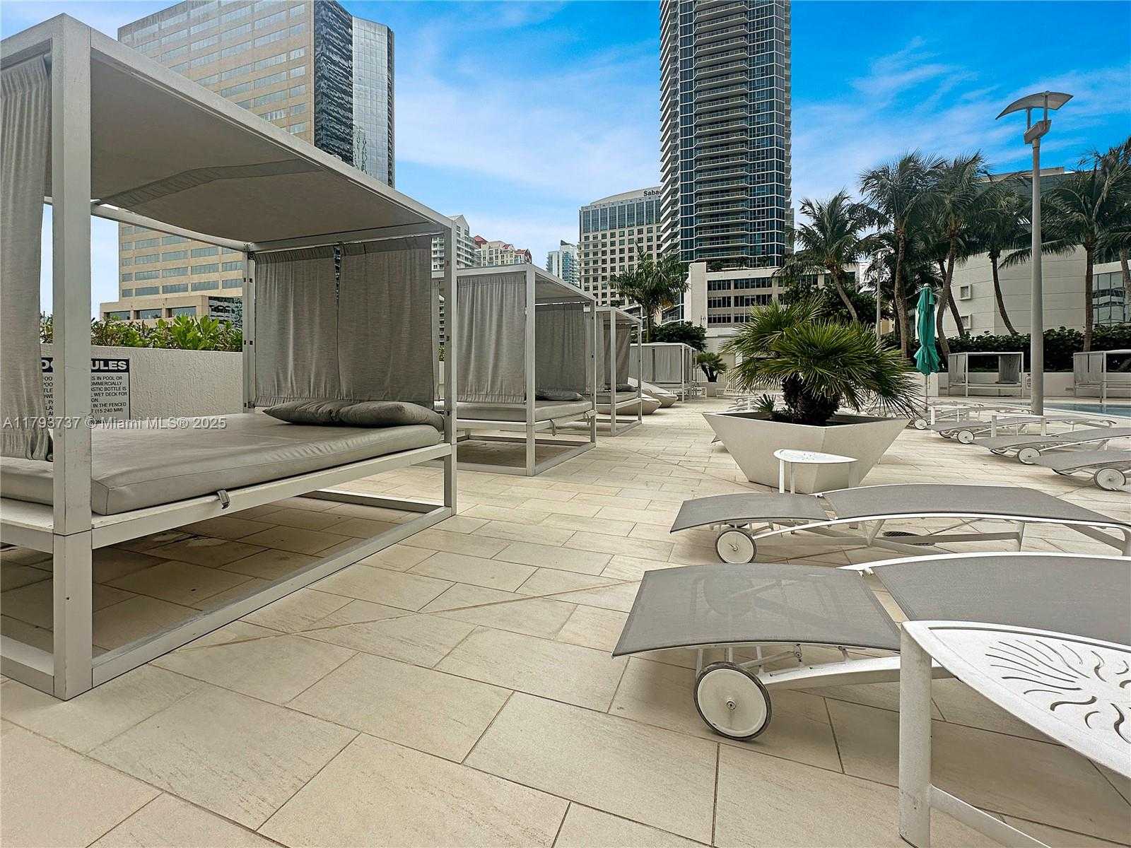 Small Image of 951 BRICKELL AVE #1401, Miami Number 15