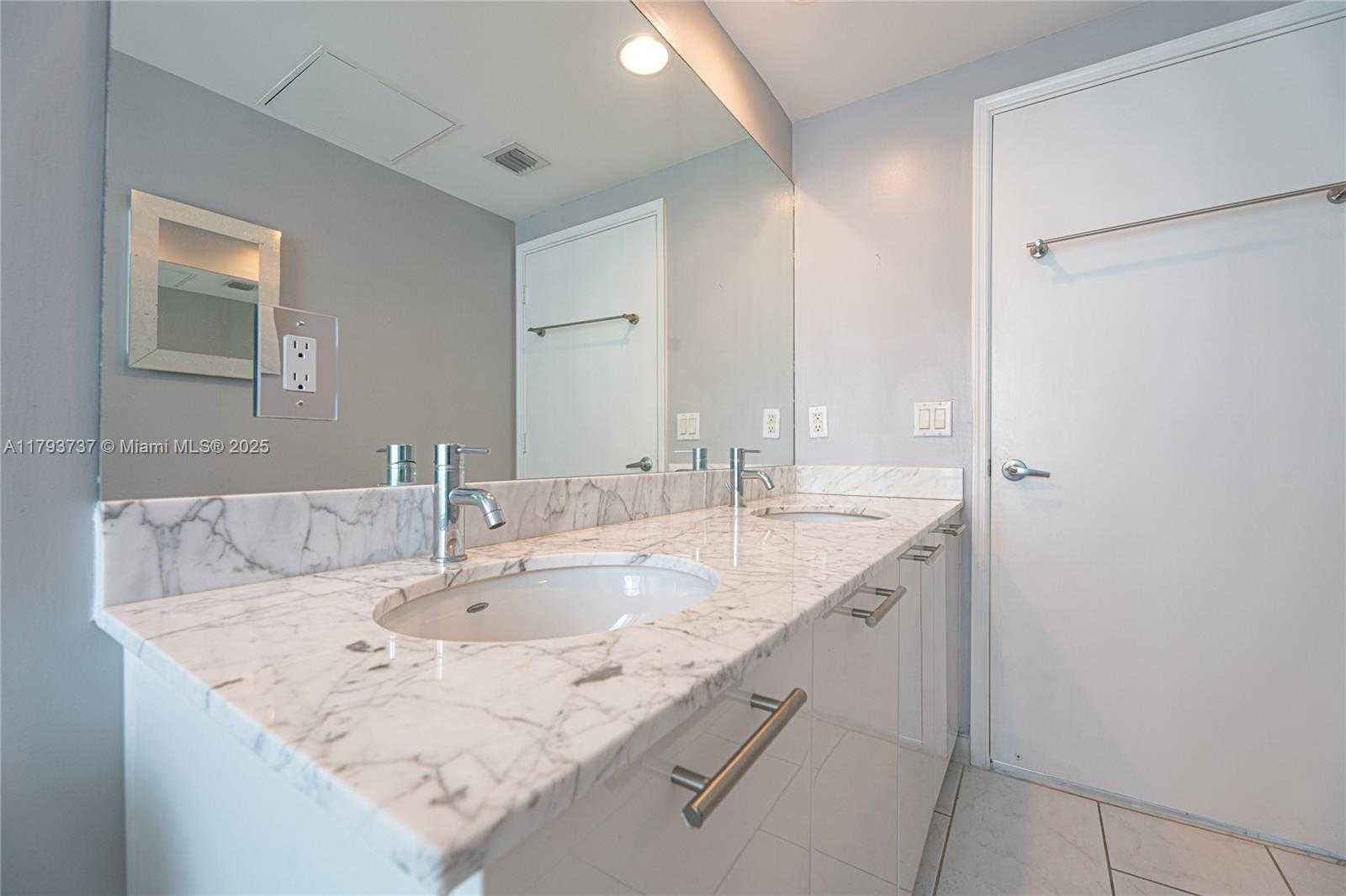 Small Image of 951 BRICKELL AVE #1401, Miami Number 34