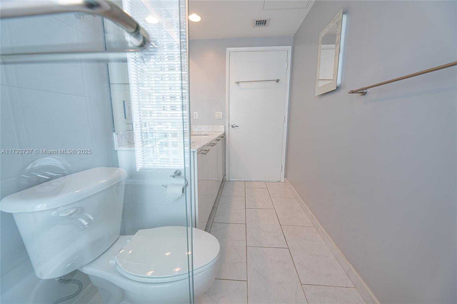Small Image of 951 BRICKELL AVE #1401, Miami Number 35