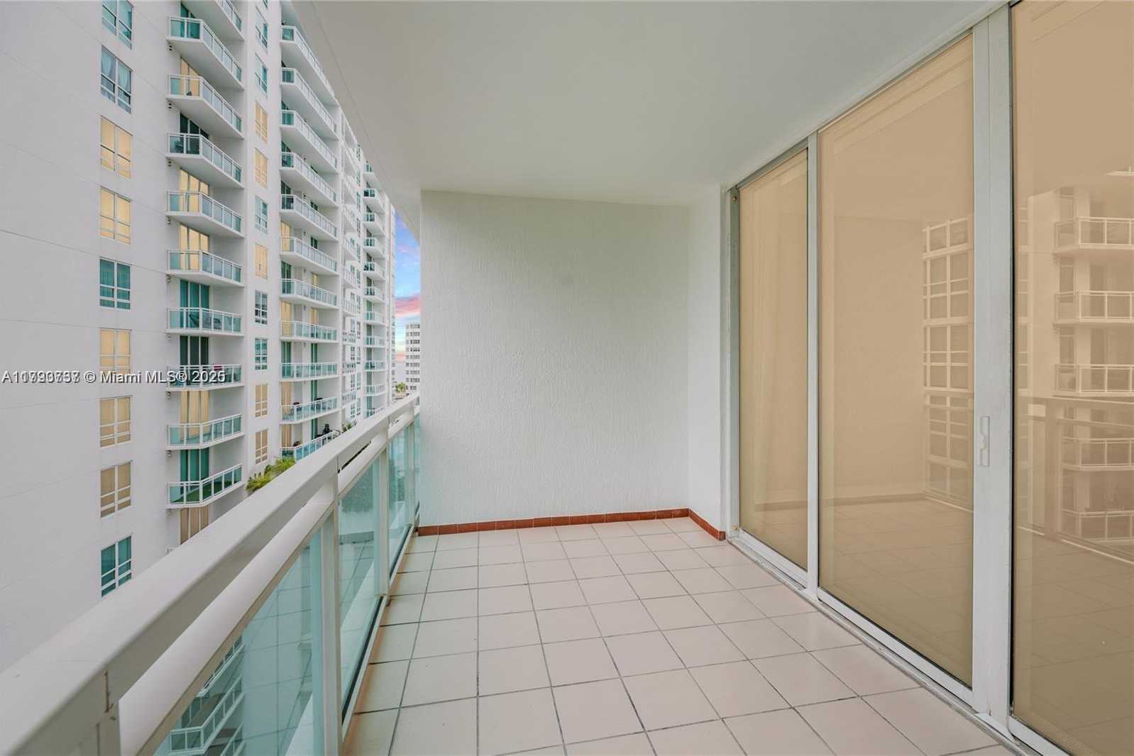 Small Image of 951 BRICKELL AVE #1401, Miami Number 5