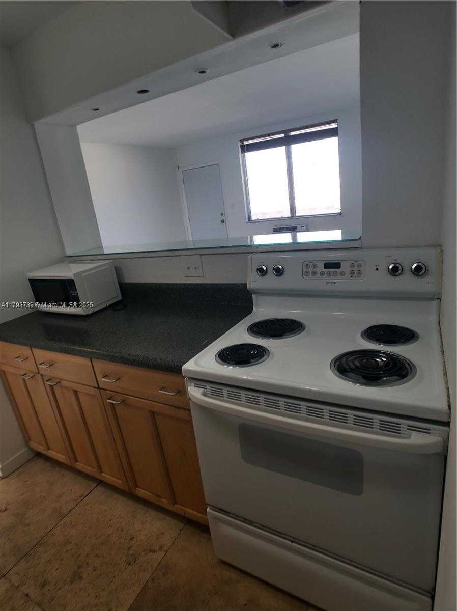 Small Image of 1800 79TH ST CSWY #A305, North Bay Village Number 8