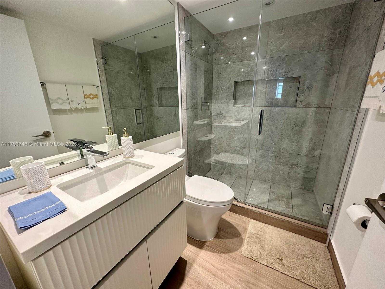 Small Image of 155 OCEAN LANE DR #1004, Key Biscayne Number 10