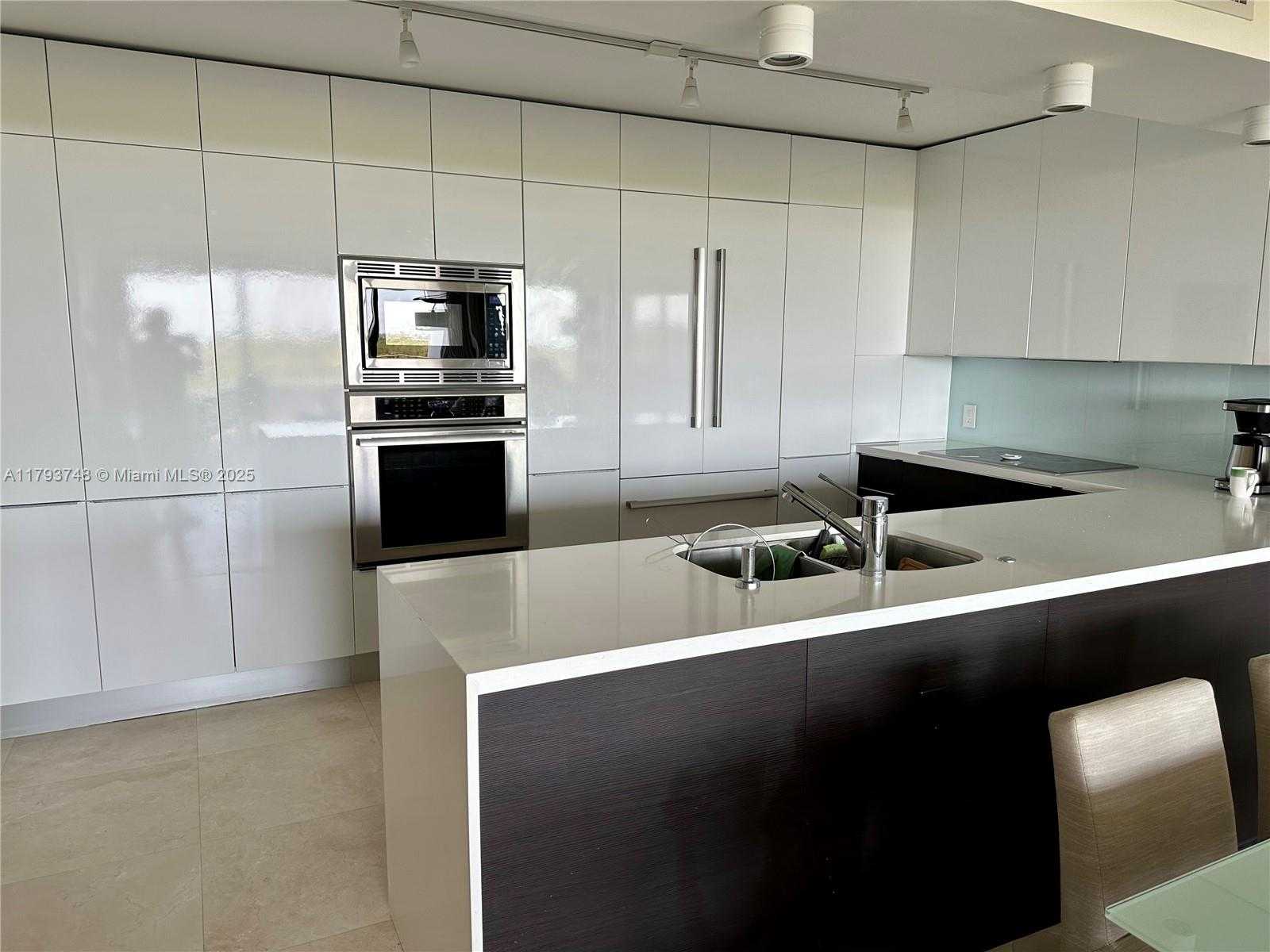 Small Image of 155 OCEAN LANE DR #1004, Key Biscayne Number 2