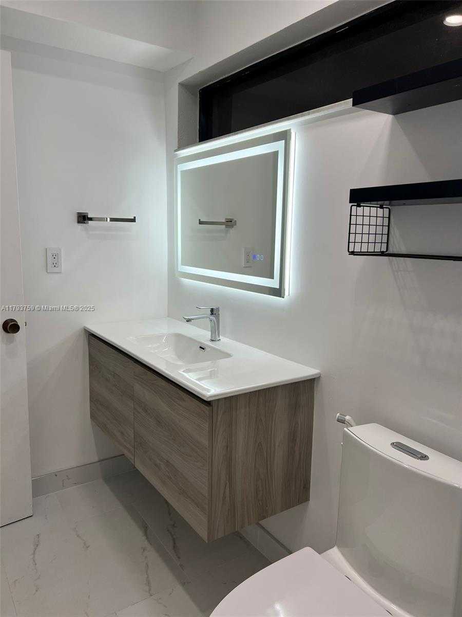 Small Image of 13301 SOUTH WEST 88 TE #A, Miami Number 5