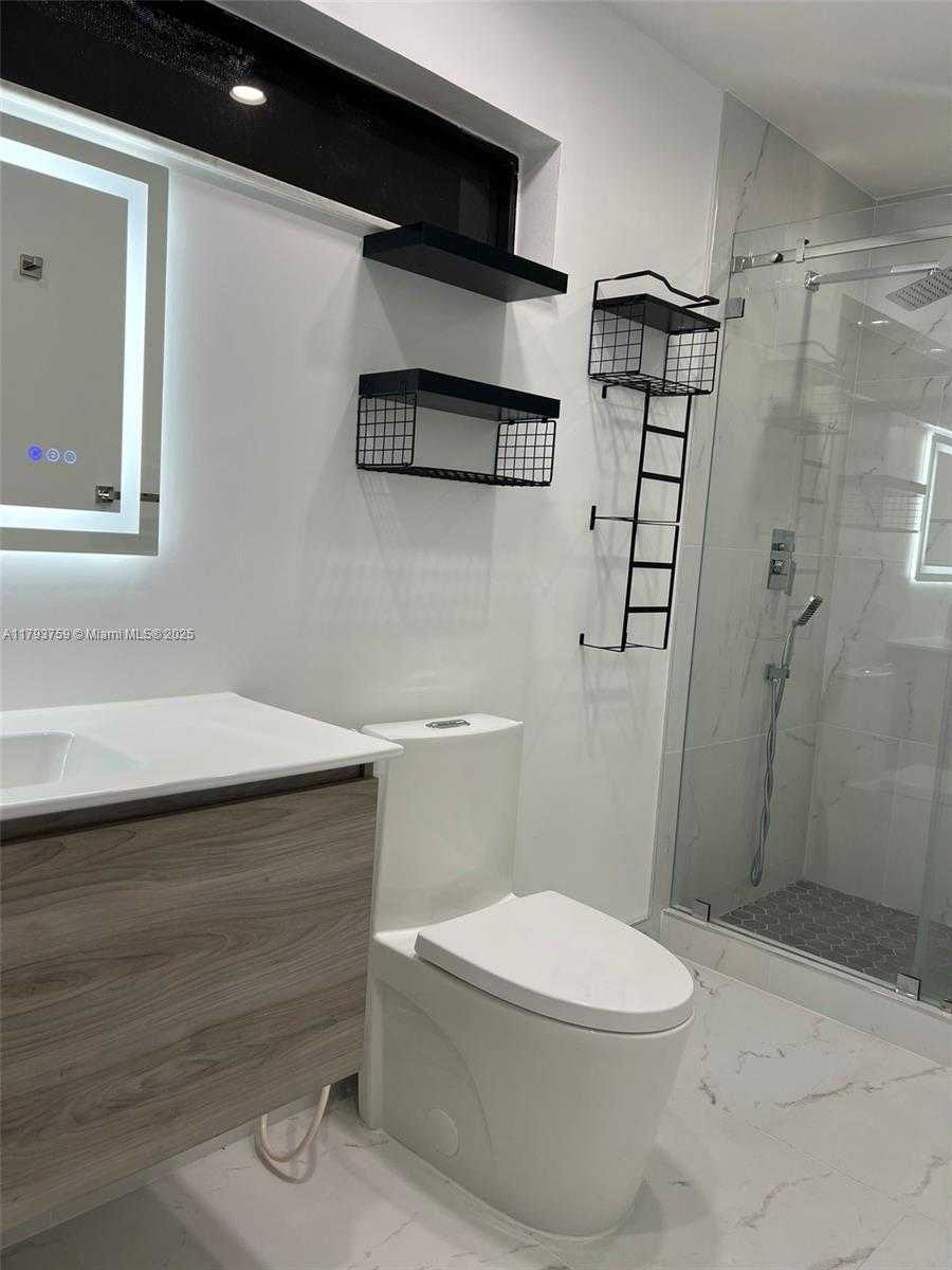 Small Image of 13301 SOUTH WEST 88 TE #A, Miami Number 6
