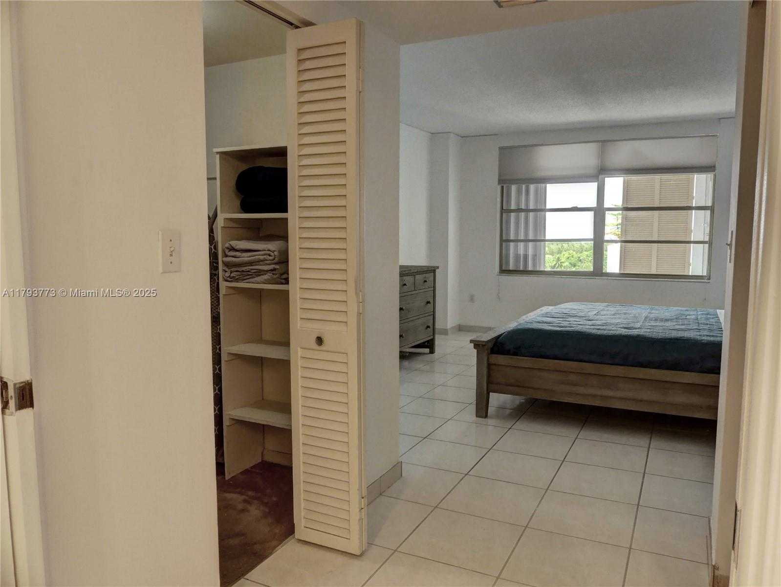 Small Image of 155 OCEAN LANE DR #1006, Key Biscayne Number 4
