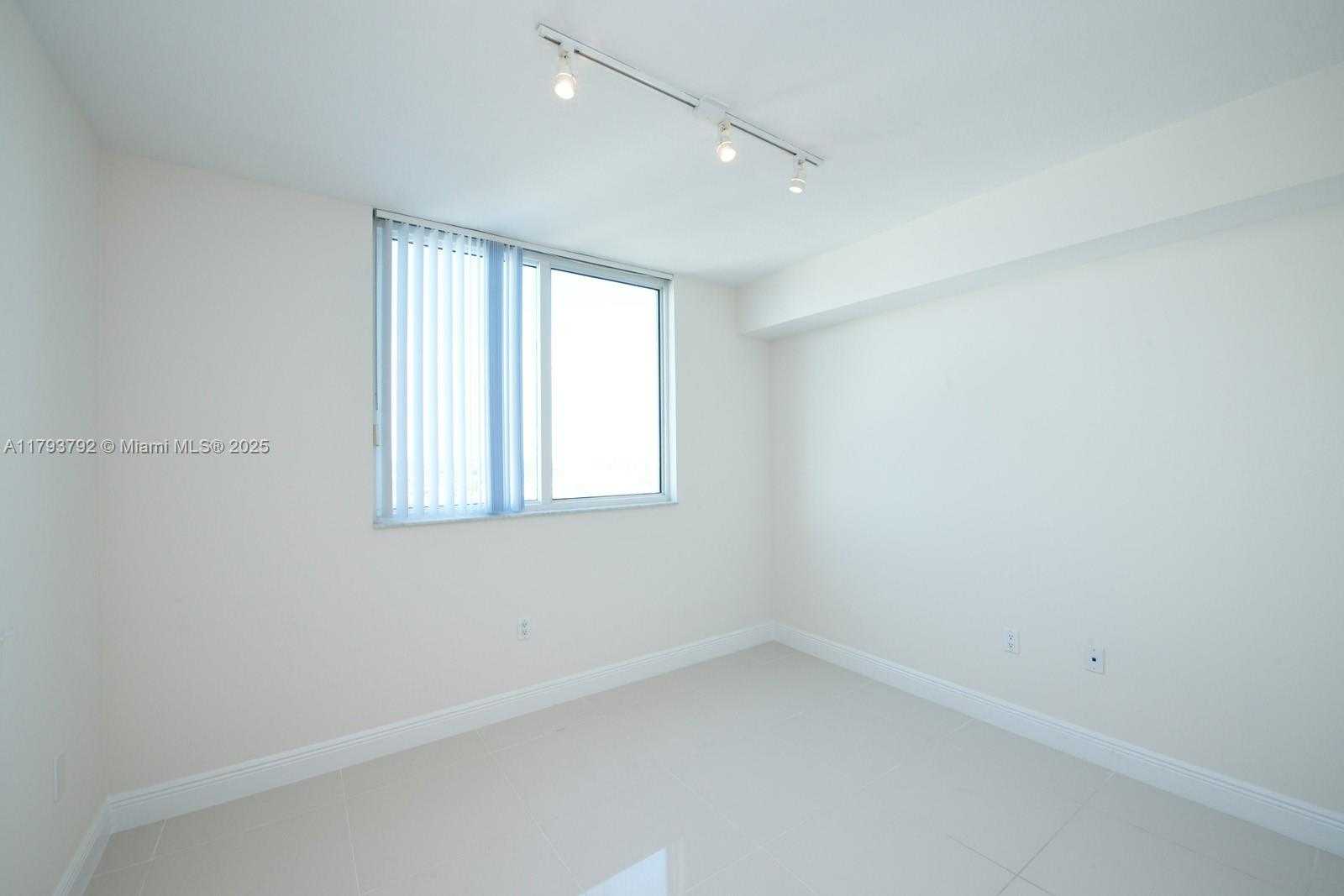 Small Image of 1861 NORTH WEST S RIVER DR #1903, Miami Number 12