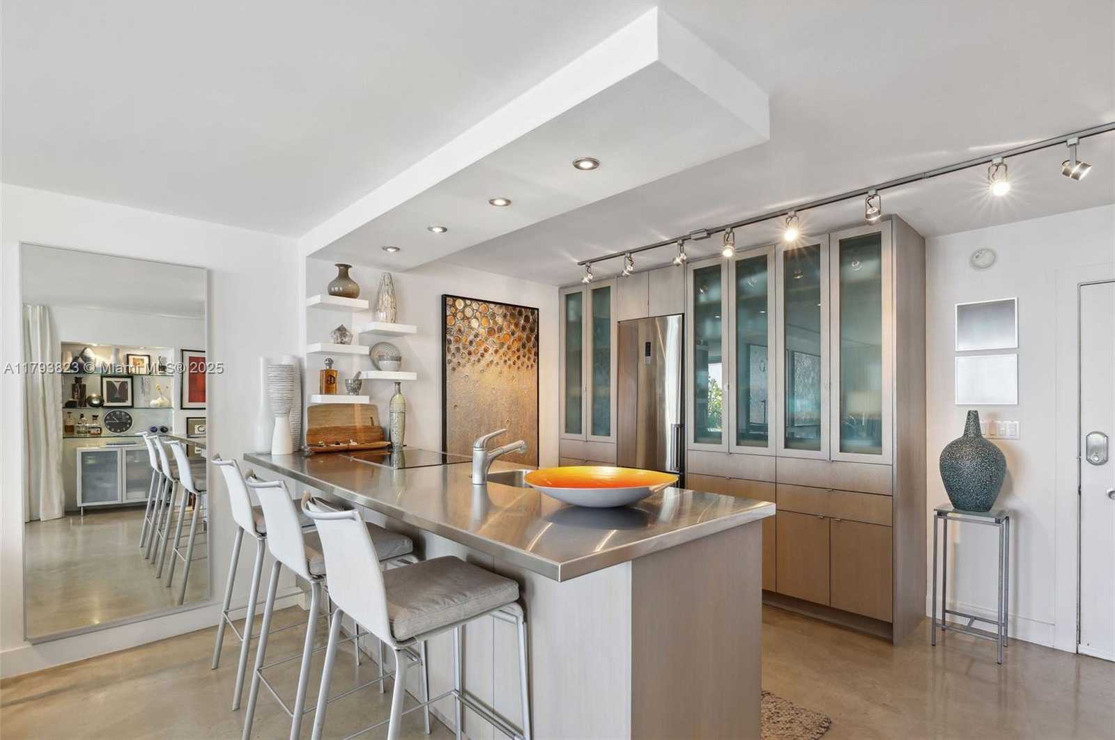 Small Image of 5 ISLAND AVE #15F, Miami Beach Number 3