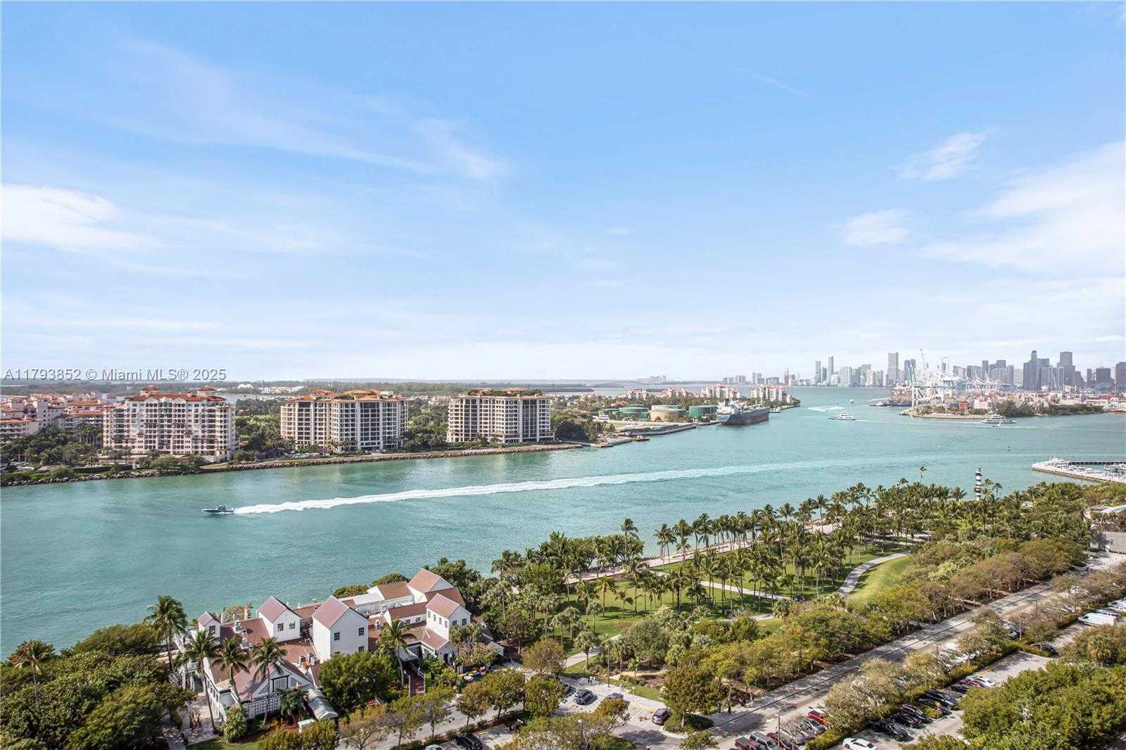 Small Image of 100 SOUTH POINTE DR #1803, Miami Beach Number 10