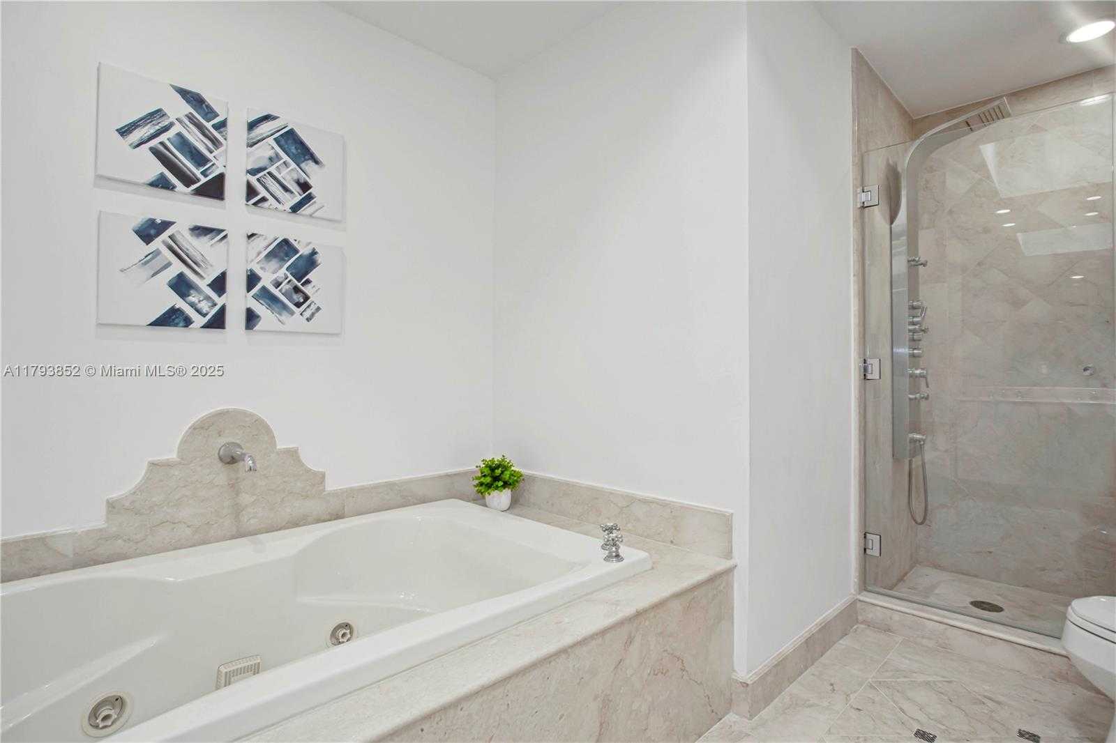Small Image of 100 SOUTH POINTE DR #1803, Miami Beach Number 12