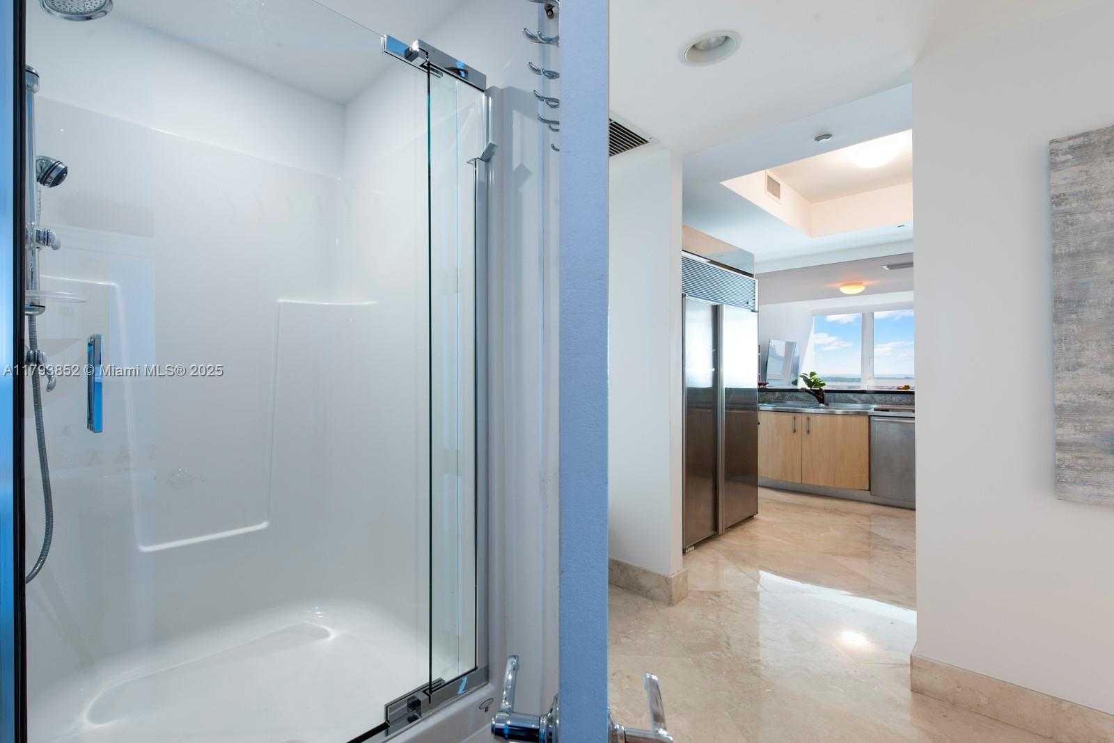 Small Image of 100 SOUTH POINTE DR #1803, Miami Beach Number 16