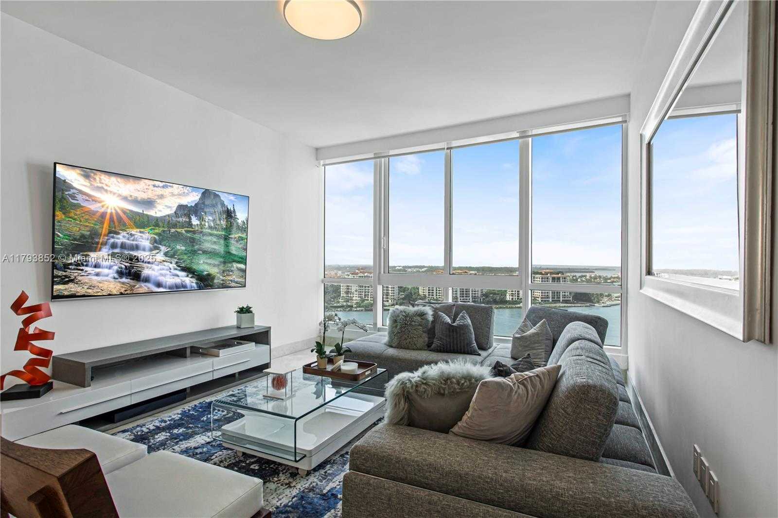 Small Image of 100 SOUTH POINTE DR #1803, Miami Beach Number 2