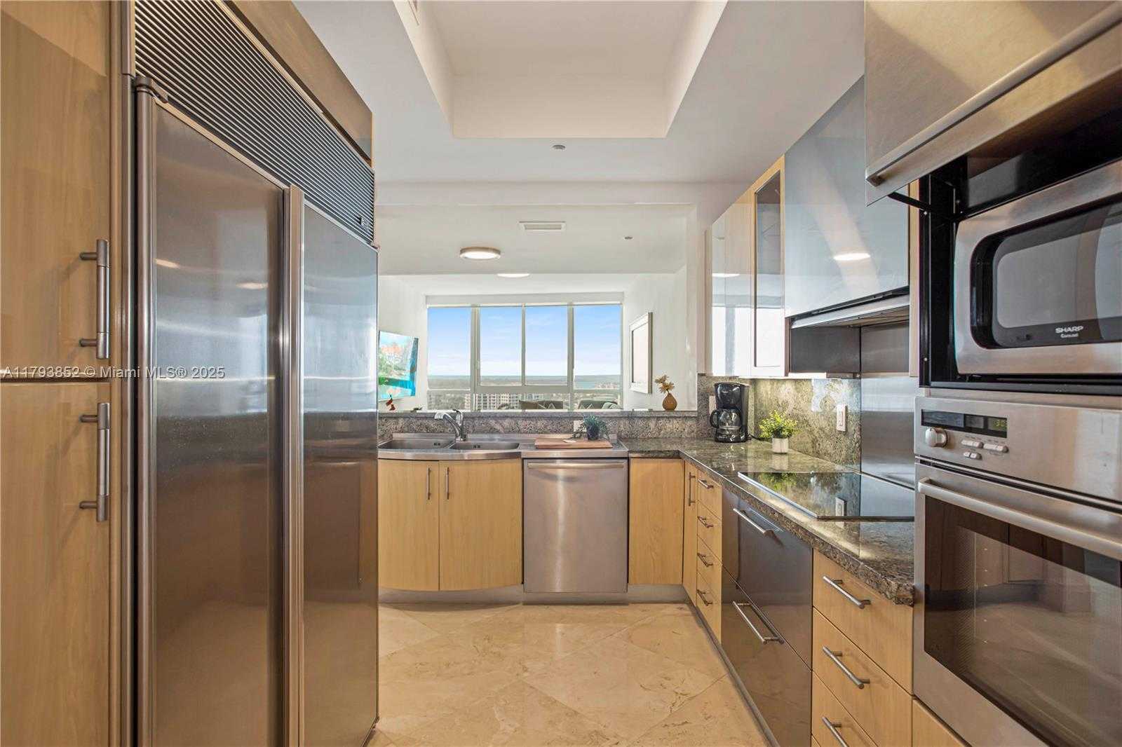 Small Image of 100 SOUTH POINTE DR #1803, Miami Beach Number 4