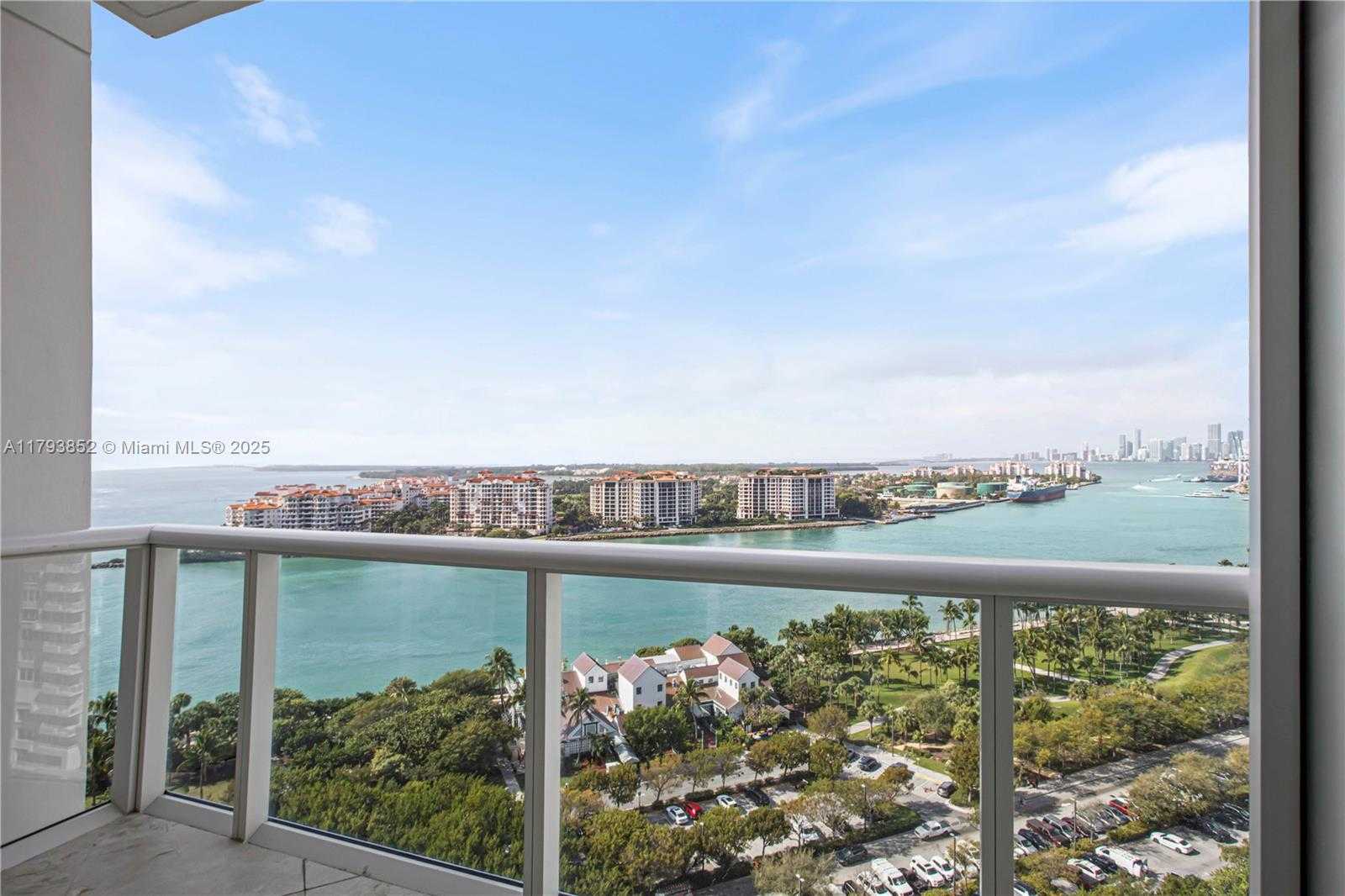 Small Image of 100 SOUTH POINTE DR #1803, Miami Beach Number 7
