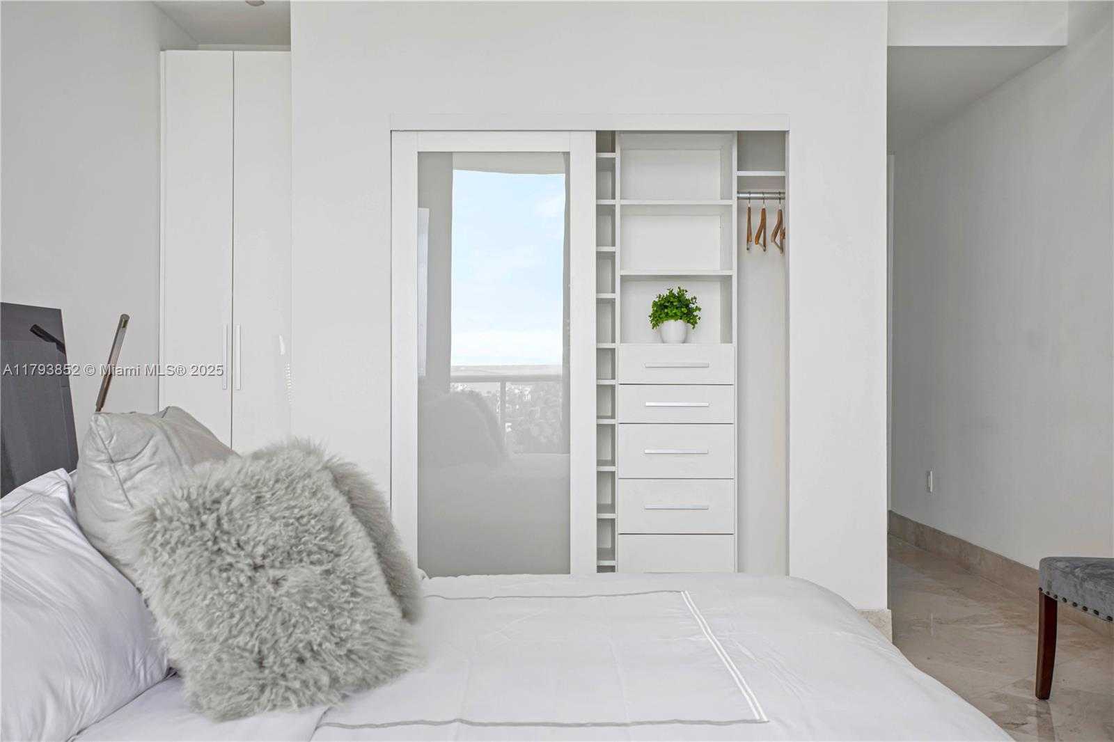 Small Image of 100 SOUTH POINTE DR #1803, Miami Beach Number 8