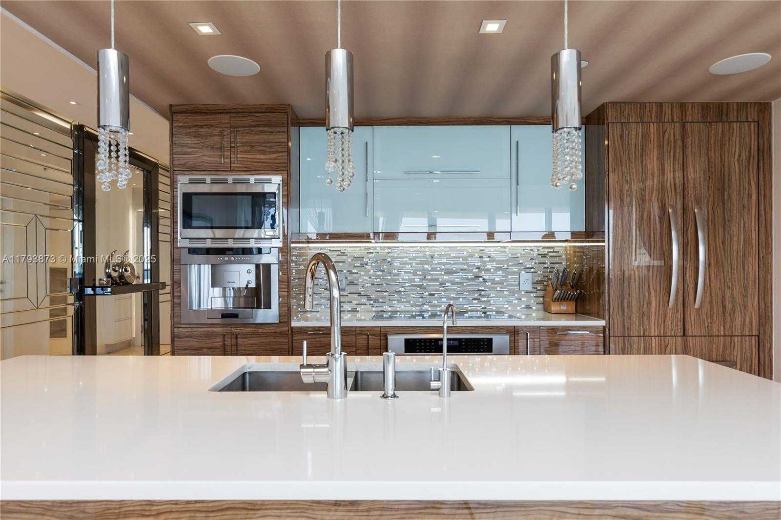 Small Image of 5875 COLLINS AVE #1908, Miami Beach Number 12
