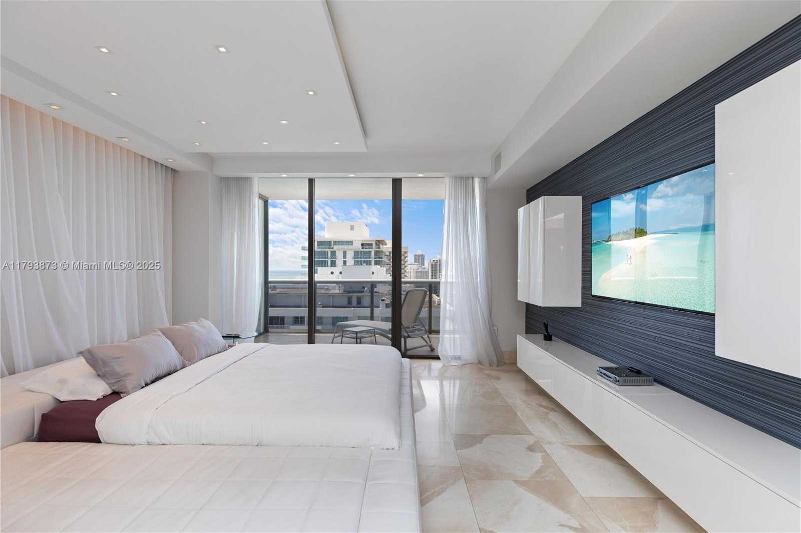 Small Image of 5875 COLLINS AVE #1908, Miami Beach Number 21