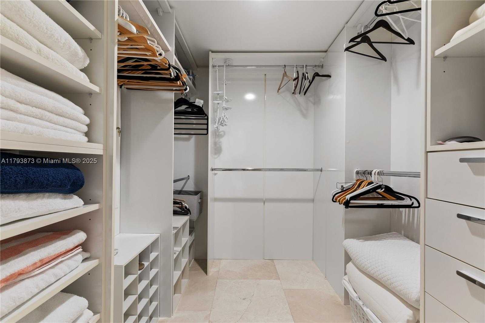 Small Image of 5875 COLLINS AVE #1908, Miami Beach Number 22