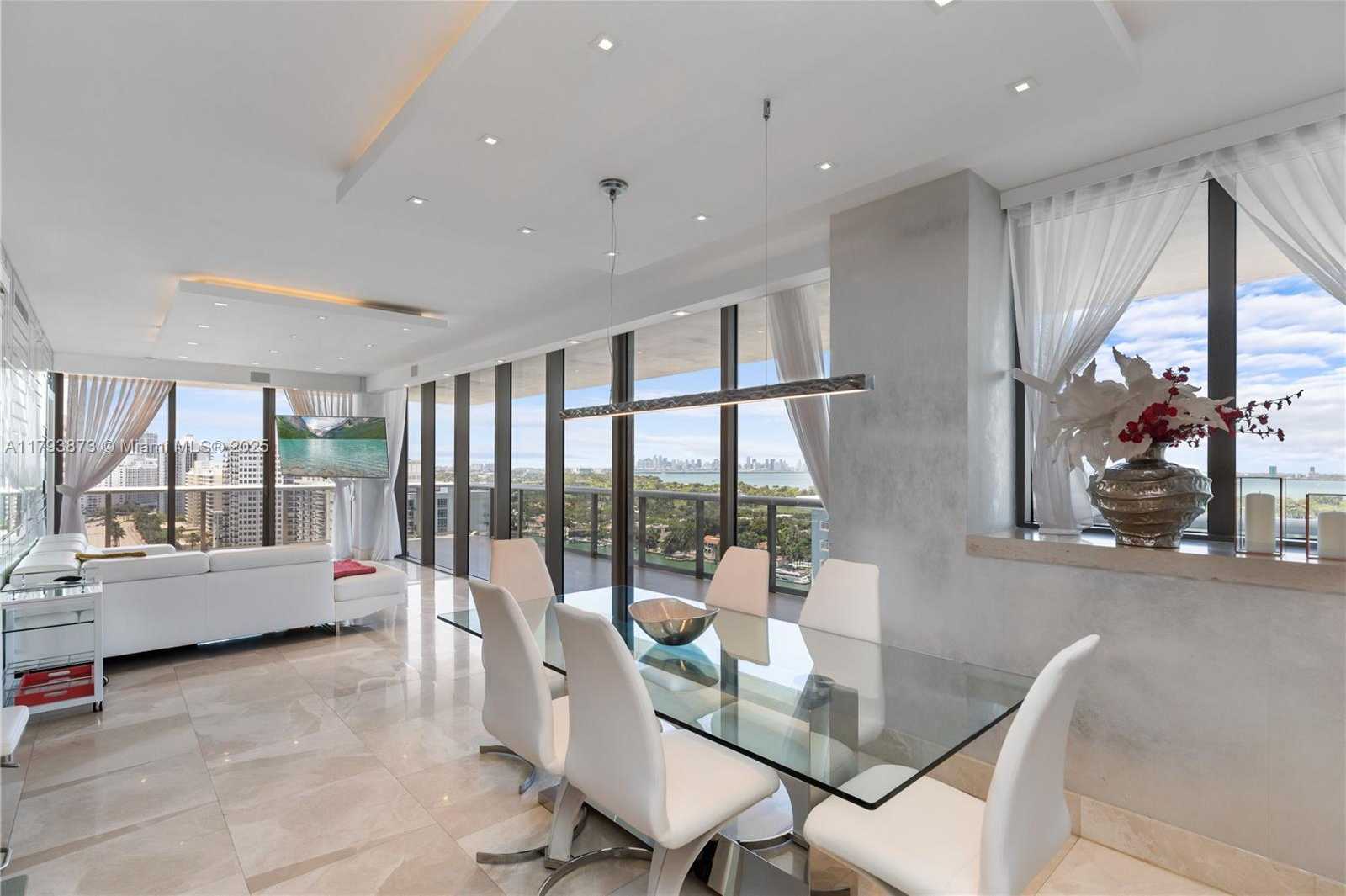 Small Image of 5875 COLLINS AVE #1908, Miami Beach Number 3