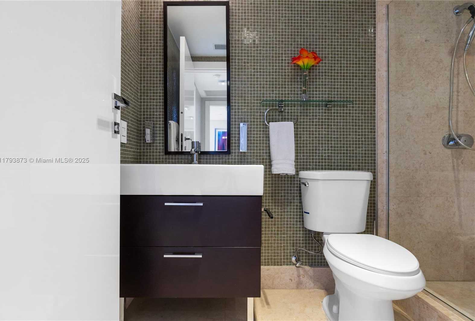 Small Image of 5875 COLLINS AVE #1908, Miami Beach Number 37