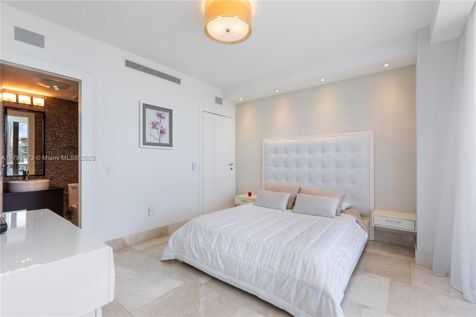 Small Image of 5875 COLLINS AVE #1908, Miami Beach Number 42