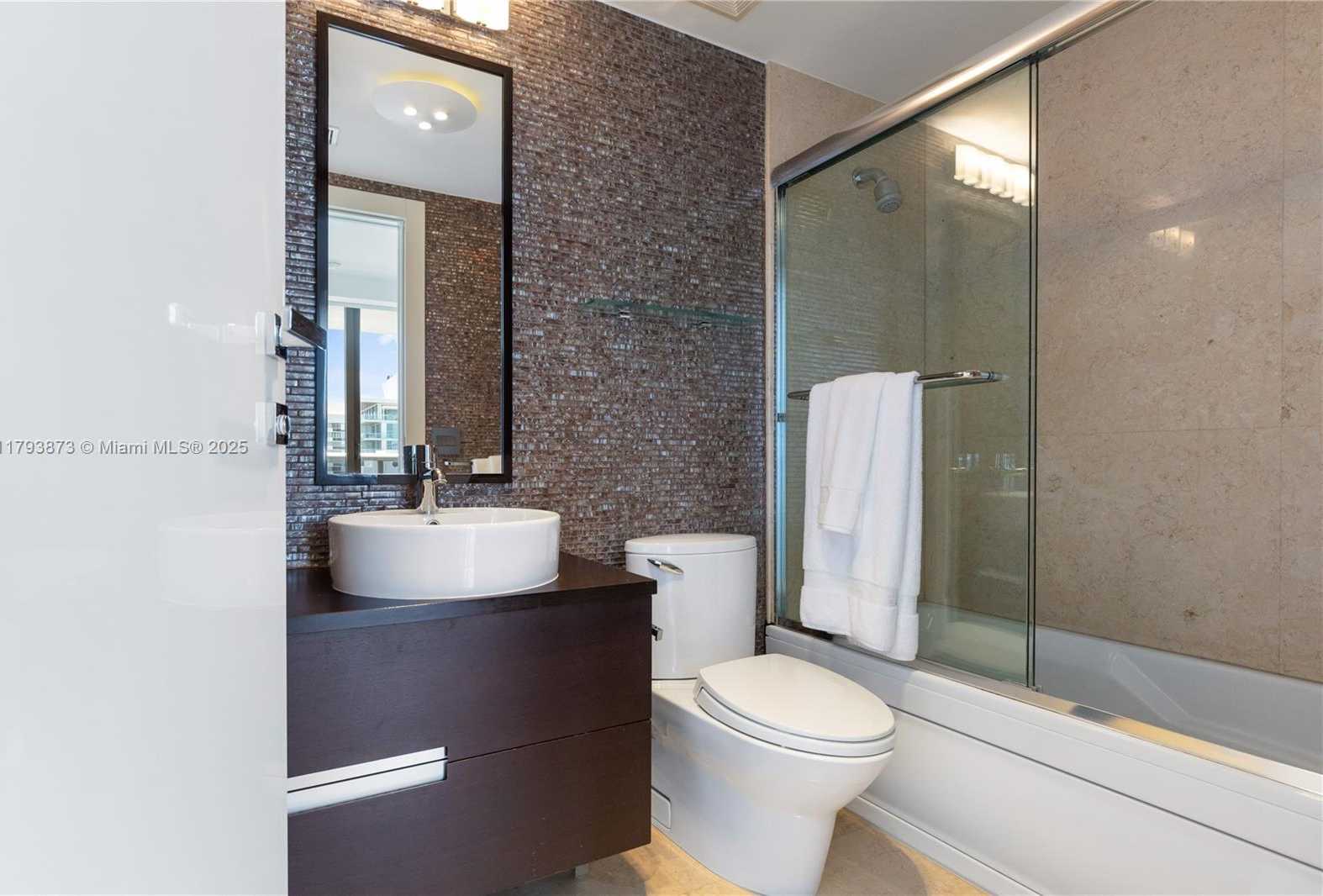 Small Image of 5875 COLLINS AVE #1908, Miami Beach Number 43