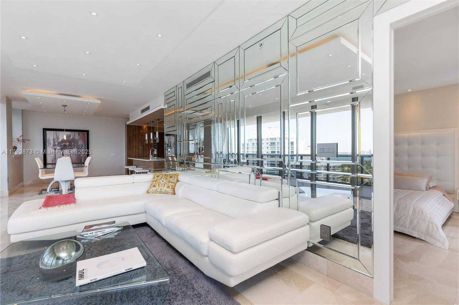 Small Image of 5875 COLLINS AVE #1908, Miami Beach Number 9